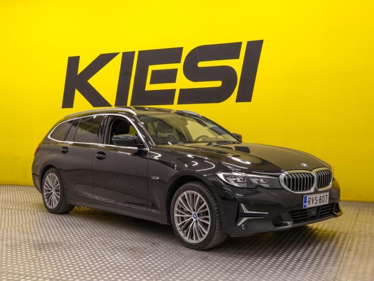 BMW 330 2022